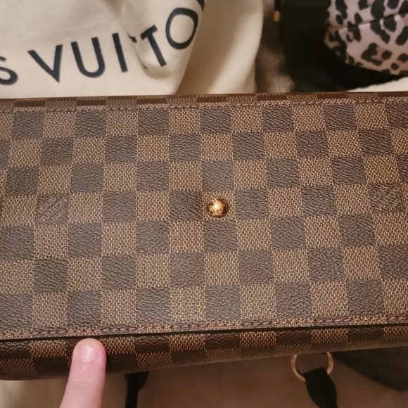 Louis Vuitton Riverside - Picture 9 of 11